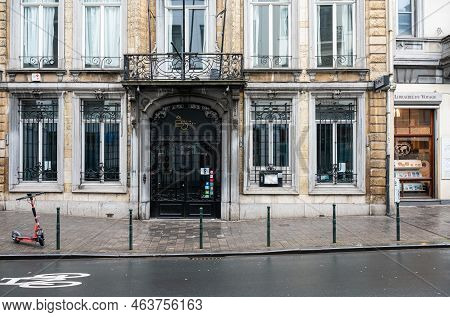 Brussels Old Town, Brussels Capital Region, Belgium - 10 14 2022 - Facade Of The Closed Brasserie Be