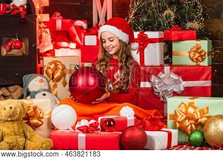 Present Delivery Service. Too Much Gifts. Big Sale At Holiday Shopping. Gift Shop. Happy Winter. San