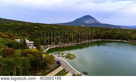 Russia, Stavropol Territory, Zheleznovodsk, September 10, 2022, Resort Lake In Zheleznovodsk, Founta