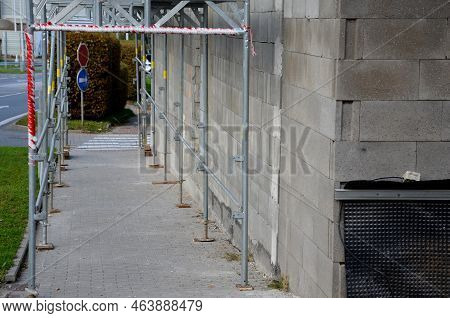 Passage Under The Scaffolding At The House Which Is Currently Repairing The Facade. People Have To W