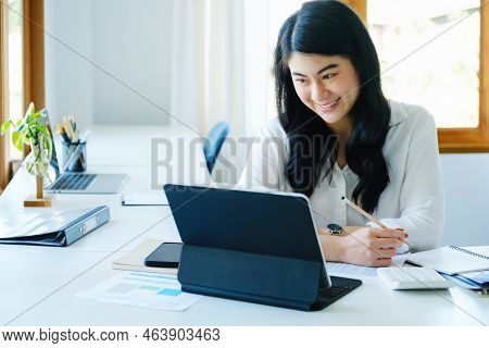 Stock Market Profit Analysis Concept, Risk Management, Financial Freedom, Asian Female Stock Markete