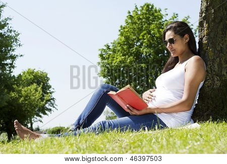 Lecture de la femme enceinte