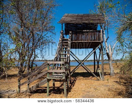 Torre di avvistamento vicino Dombo Hippo pool