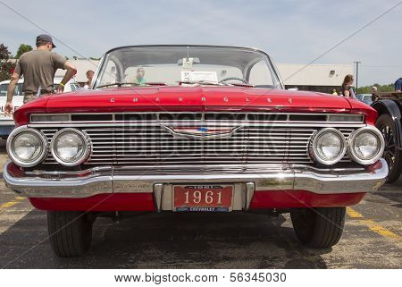1961 Rode Chevy Impala vooraanzicht