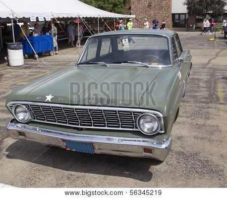 1964 Ford Falcon ons leger auto vooraanzicht