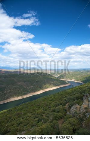 Paisagem com rio grande