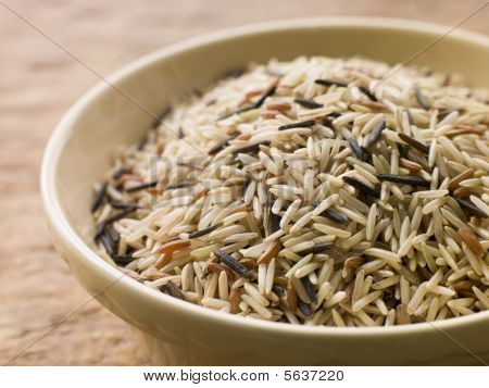 Ciotola di Wild crudo, Basmati e riso rosso Carmague
