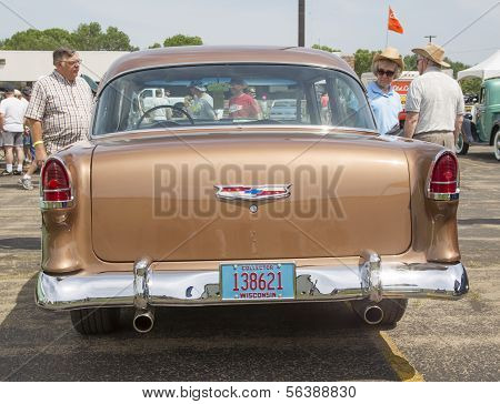 1955 Chevy Bel Air koperkleur achteraanzicht