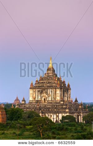 Thatbynniu tempio, Bagan al tramonto, Myanmar.