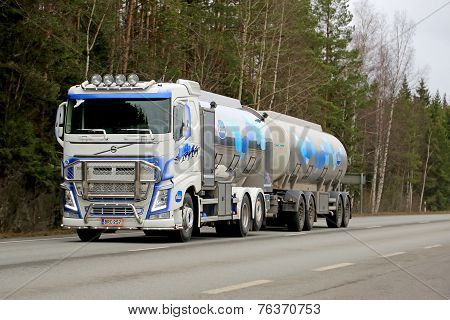Volvo FH Tank Truck Transports Valio Milk