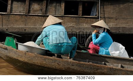 Colour Swimming Markets In Vietnam In The Mekongu Delta
