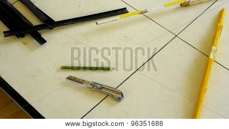 level utility knife strips eec. tools work