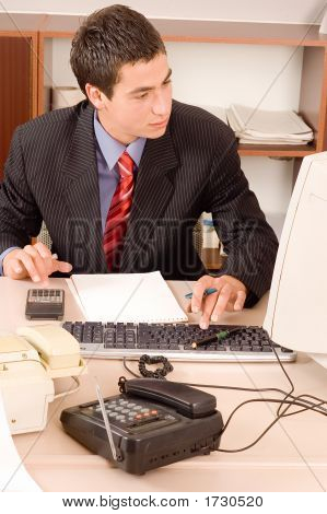 Biznesmen w urzędzie