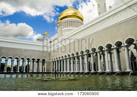 Sultan Omar Ali Saifuddin Mosque