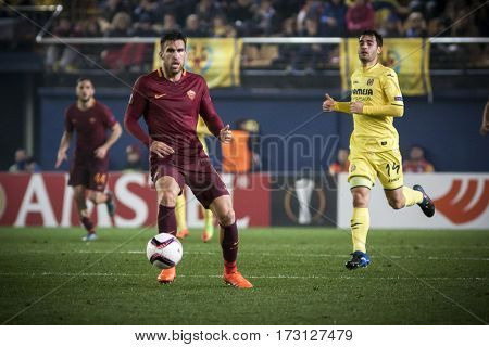 VILLARREAL, SPAIN - FEBRUARY 16: Kevin Strootman during UEFA Europa League match between Villarreal CF and AS Roma at Ceramica Stadium on February 16, 2017 in Villarreal, Spain