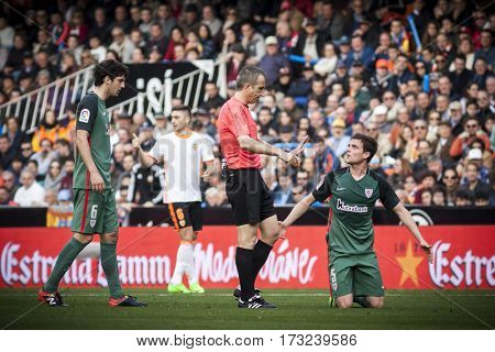 VALENCIA, SPAIN - FEBRUARY 19: Referee talks with Eraso during La Liga soccer match between Valencia CF and CD Athletic Club Bilbao at Mestalla Stadium on February 19, 2017 in Valencia, Spain