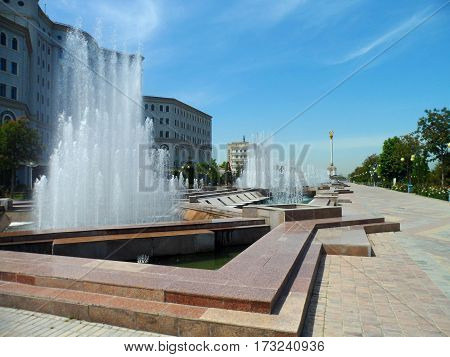 fountain water design night travel white icon architecture decoration drop illustration splash symbol art blue monument stone jeddah arabia saudi king fahd biggest sea red air arabian arabic big neptune rome sunrise ornament city jet style famous statue h