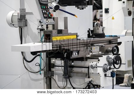 Universal power tilting machine vice. Metal processing machine