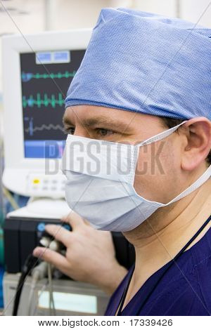Třiatřicetiletý s monitorem