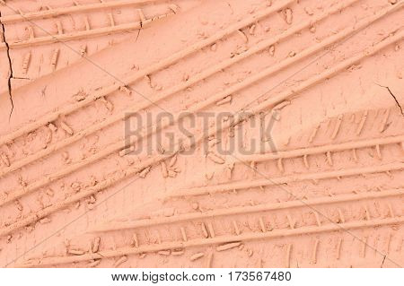 Trace from a protector of an automobile wheel on the ground.