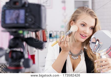 Make Up Vlogger