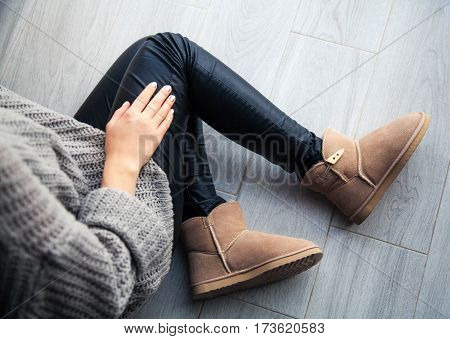 Stylish gray manicure with overflowing Fashion hands fingers