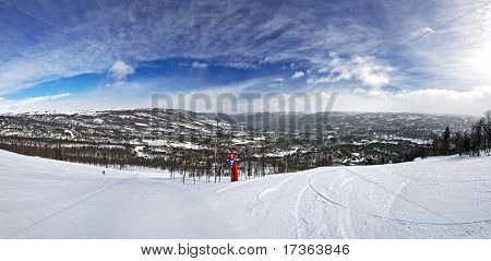 Panoramatický pohled z sjezdové trasy