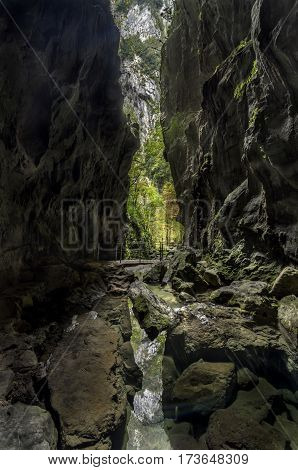 A beautiful waterfall in the heart of the gorges of Kakuetta in the Pyrénées Atlantiques. A little away from the path since it will be necessary to go under a bridge to see it from this angle of view.