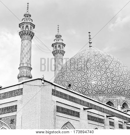 In Iran  And Old Antique Mosque    Minaret