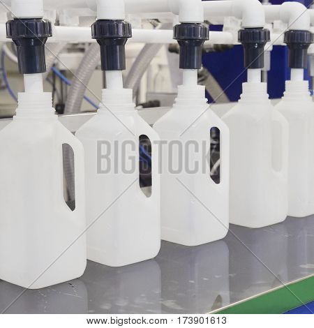 The image of plastic boutle packer