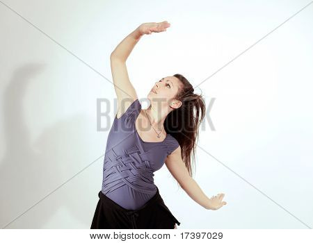 Genç güzel genç kız esmer Studio uzun h ile Dancing