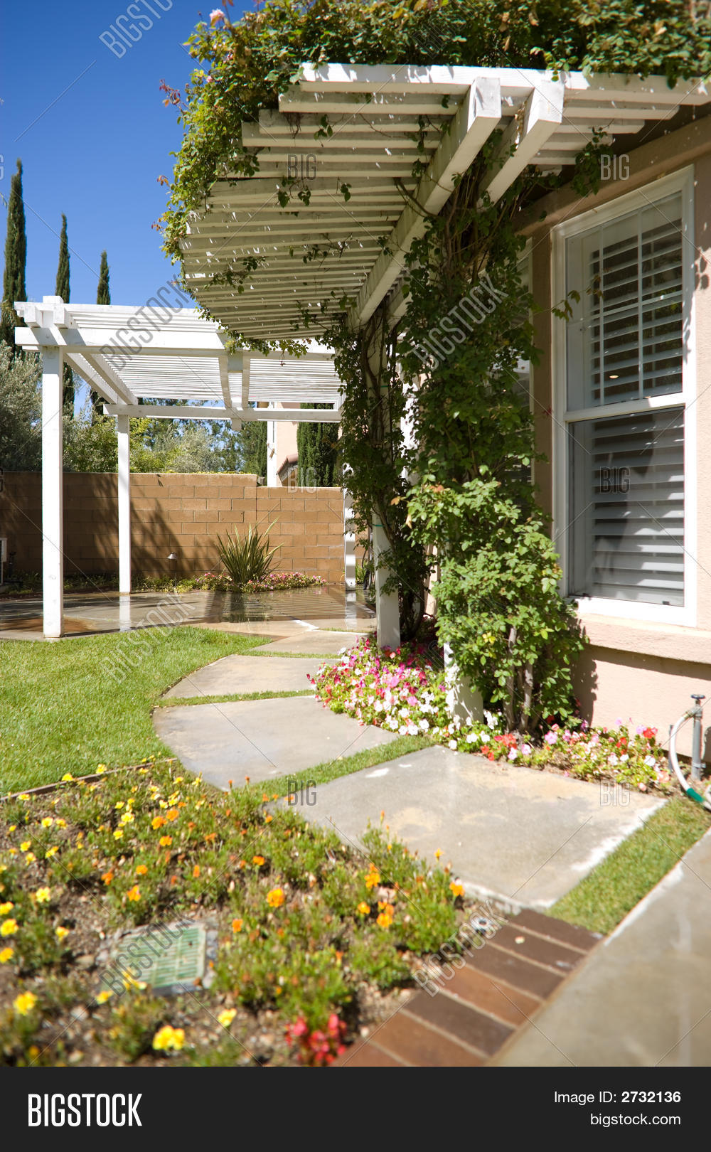 Backyard In Spanish Spanish Farmhouse Design 99 Inpiration Photos