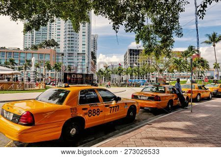 Miami. Usajanuary 5. 2016: Texi Yellow Cab Car On The Street Of Miami