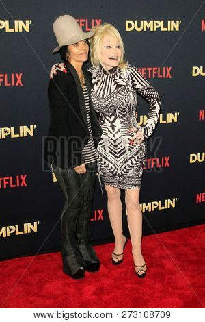 LOS ANGELES - DEC 6:  Linda Perry, Dolly Parton at the 