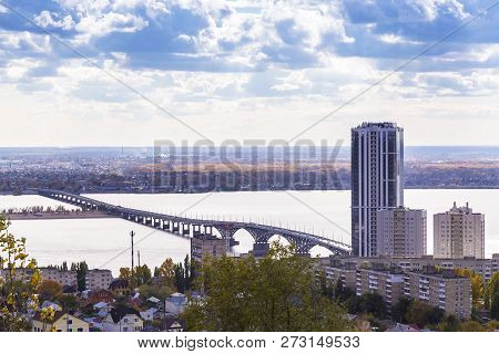 Travel To Russia. Landmark Of The Volga Region, The Bridge Over The Volga River Between The City Of 