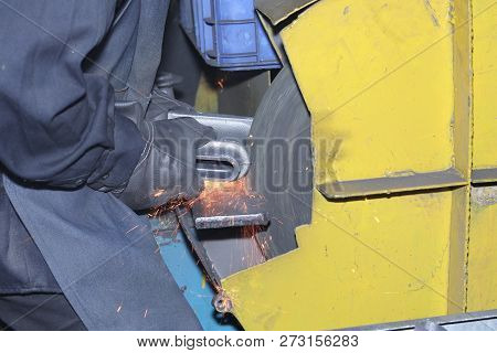 Casting Iron Grinding Process By Grinding Wheel ; Finishing Process Before Machining;