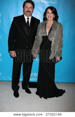 LOS ANGELES - DEC 8: Nick Offerman, Megan Mullally megérkezik a 2011 UNICEF labdát Beverly Wilsh