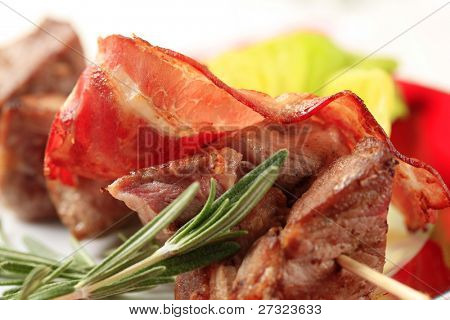 Vepřové ražniči a slaniny slaniny
