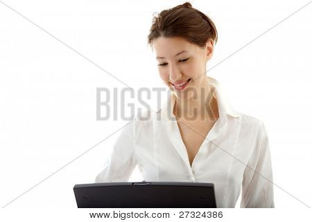 attraente giovane donna con il computer portatile sul bianco