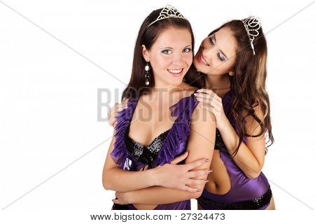 Due giovani donne sul bianco