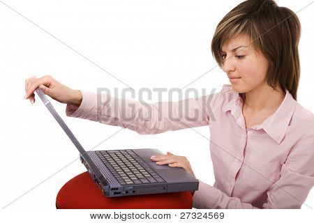 Cute giovane donna con il computer portatile sul bianco