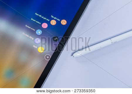 Closeup Review Photos Of Samsung Galaxy Tab 4 In Saigon / Vietnam, 7 December 2018