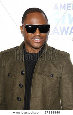 LOS ANGELES - DEC 9:Taio Cruz på den amerikanska ger Awards presenteras av Chase på Dorothy Chandl
