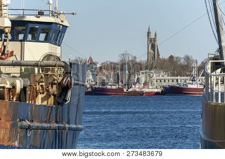 New Bedford, Massachusetts, Usa - December 8, 2018: Commercial Fishing Boats On The New Bedford Wate