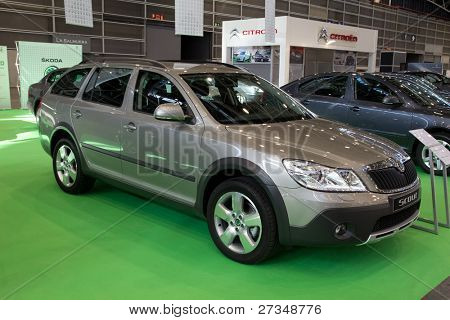 VALENCIA, Spanyolország - DECEMBER 5: Egy 2012 Skoda Octavia Scout 2.0 TDI 4 x 4 kijelzőn 2011 Valenciában