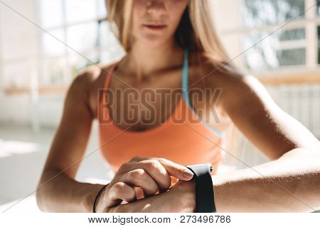 Abult Fit Woman Looks At A Modern Smart Clock And Counts Up Spent Calories After Training In Sunny G