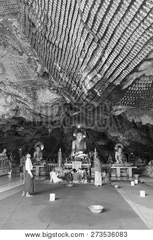 Hpa-an, Myanmar - 19 November, 2018: Black And White Picture Of Local People Praying In Front Of Bud