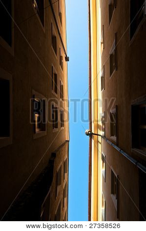 Ser op i en lille gyde måde