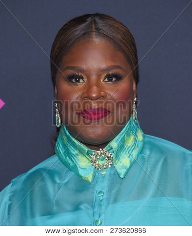 LOS ANGELES - NOV 11:  Retta arrives for the 2018 People's Choice Awards on November 11, 2018 in Santa Monica, CA