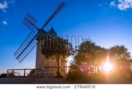 Sunset At Old Windmill Of Porquerolles Island. Scenic Rural Landscapes Of Provence Cote Dazur, Franc